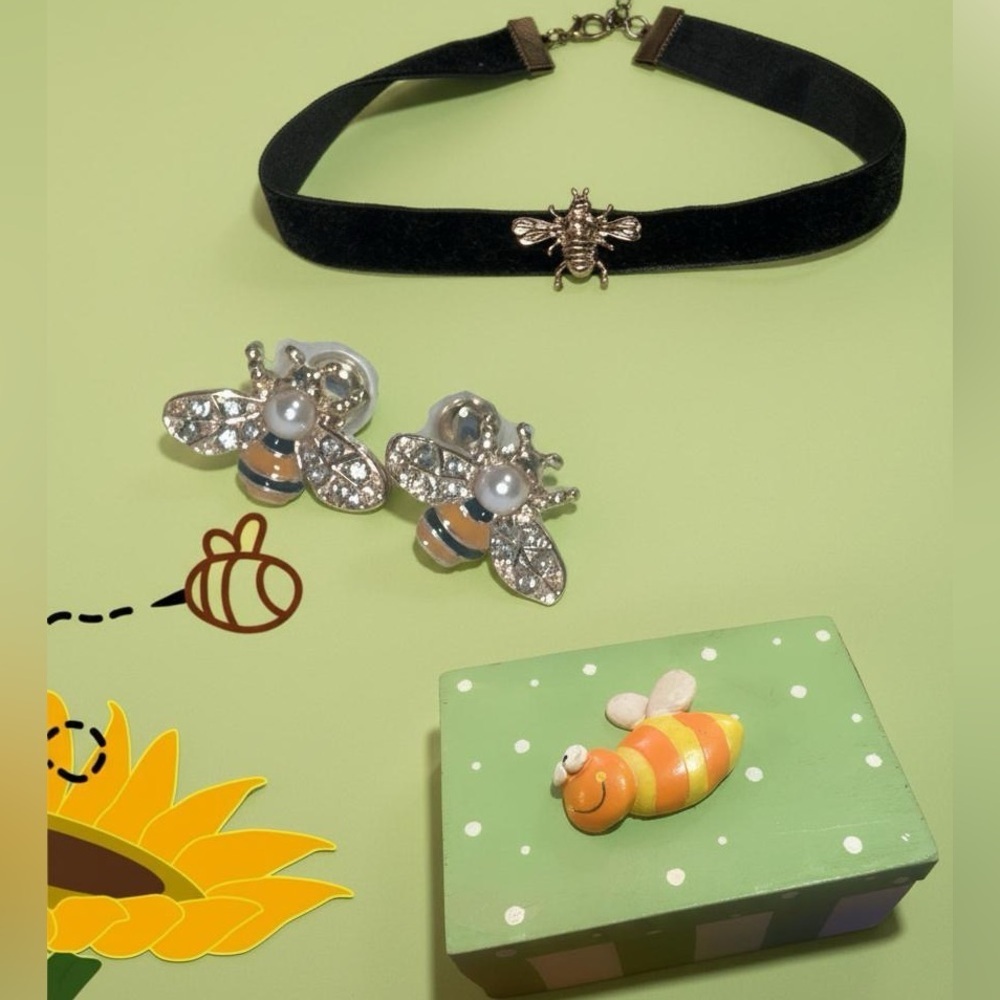 Bee Jewelry Bundle Choker Necklace Earrings Wooden Box Set - Picture 1 of 6